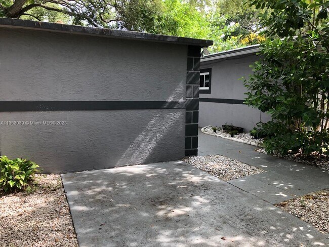 Building Photo - 385 NE 82nd Terrace