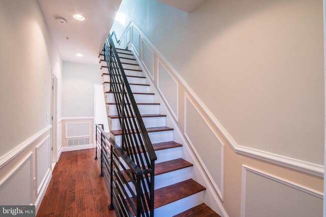 Building Photo - 2340 Greenwich St