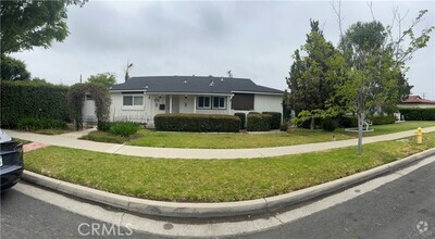 Building Photo - 927 Alta Loma Dr