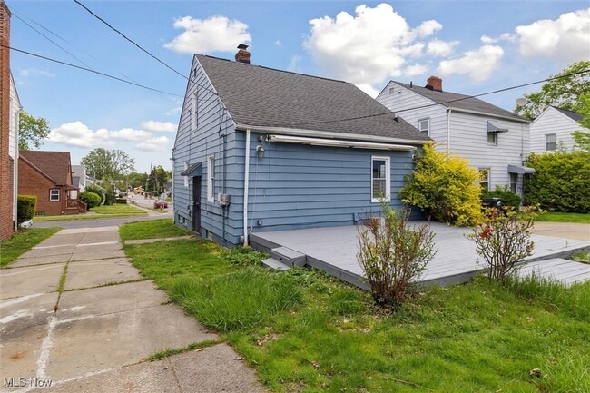 Building Photo - 11108 Wallingford Ave