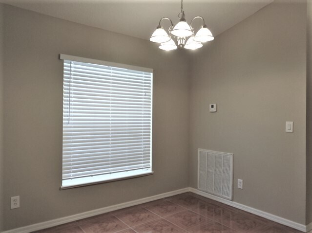 Building Photo - 1074 SW Bianca Ave