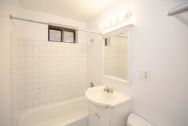 Building Photo - 1430 N Dearborn Pkwy