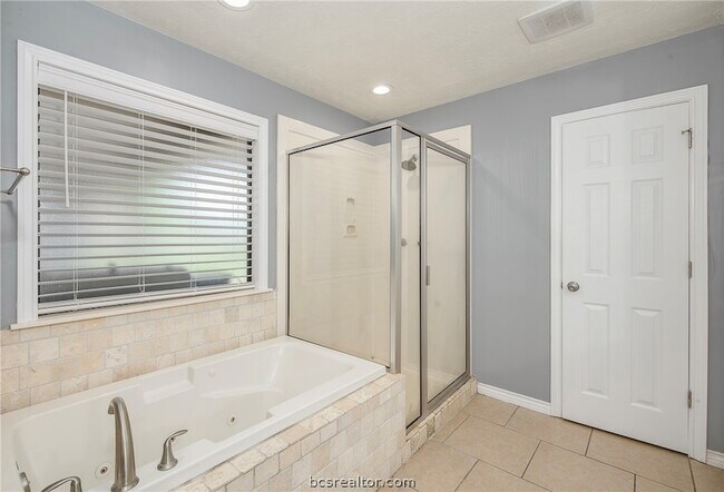 Building Photo - 2905 Aztec Ct