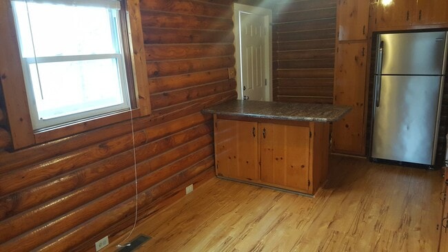 Building Photo - Duplex 2 bedroom 1 bath