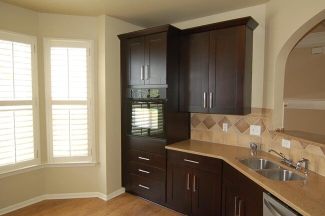 Building Photo - 3327 Castleberry Village Dr
