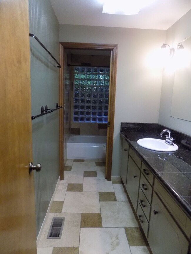Building Photo - Beautiful Three Bedroom Home With Additional Space