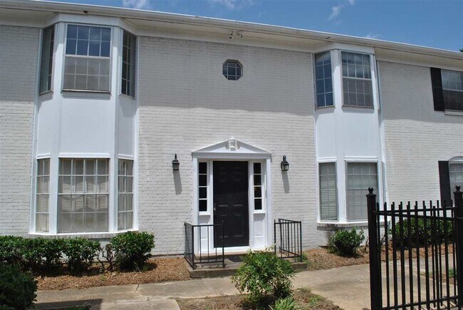 Building Photo - 5025 Wayneland Dr