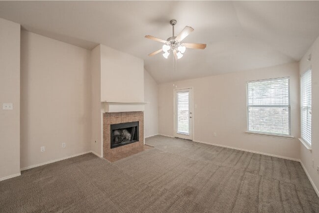 Building Photo - 9916 Channing Rd