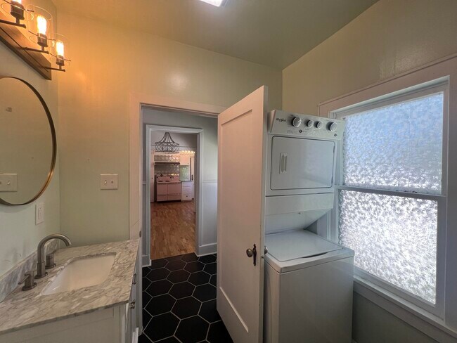 Building Photo - 2206 16th St