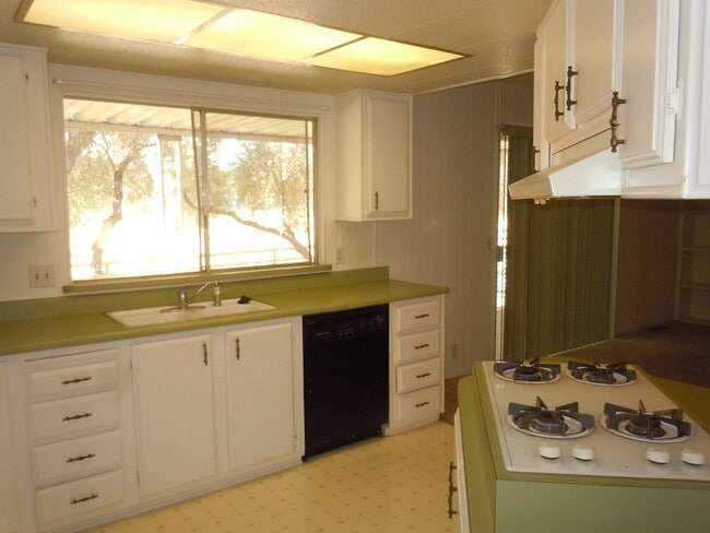 Building Photo - Country Living on Beautiful Melrose Ranch