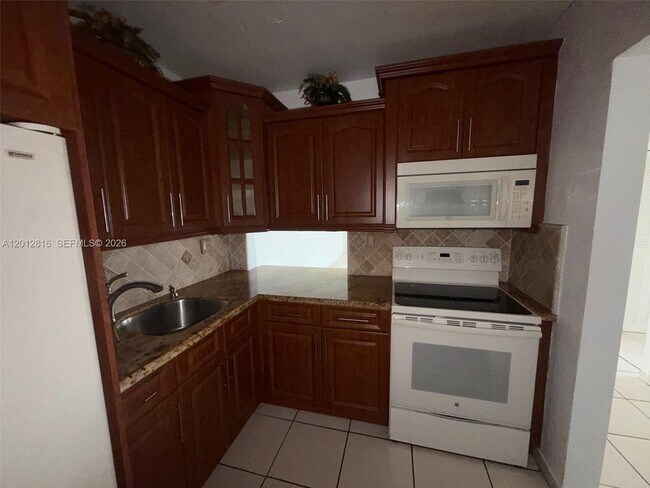 Building Photo - 120 Royal Palm Rd