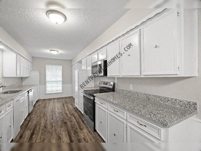 Building Photo - 1410 Pine Hill Dr