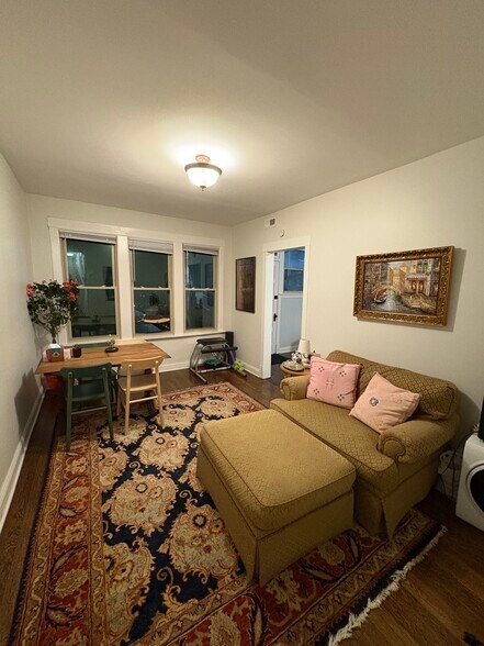 Building Photo - 4211 N Oakley Ave