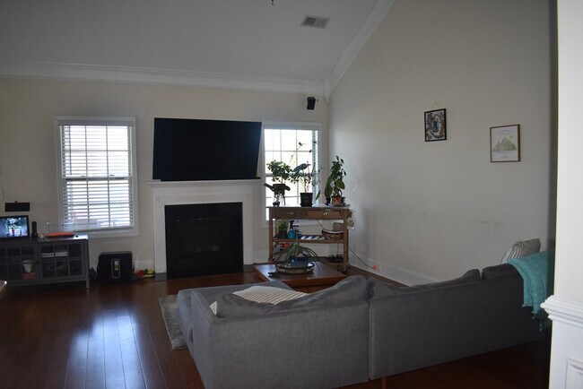 Building Photo - 2190 Harborview Dr