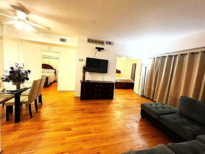 Building Photo - 2207 S Braeswood Blvd