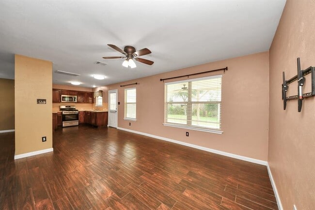 Building Photo - 7611 Legacy Pines Dr