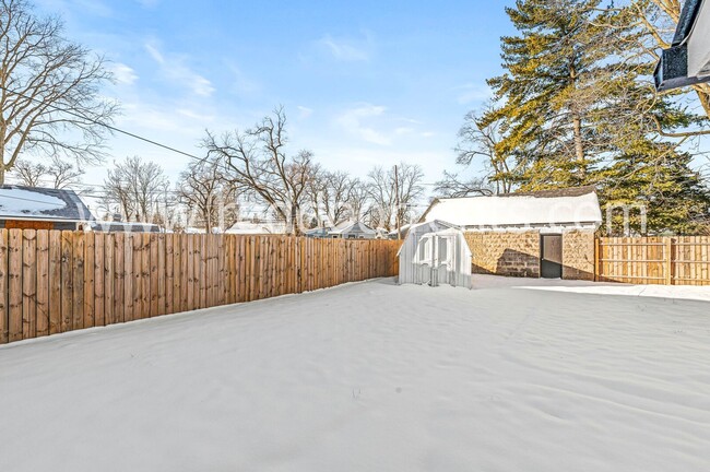 Building Photo - Charming 2-Bedroom Home in Indianapolis