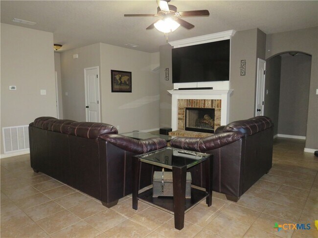 Building Photo - 9805 Kaitlyn Dr