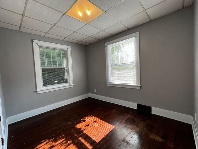 Building Photo - $2,200 | 4 Bedroom, 2 Bathroom House | Dog...