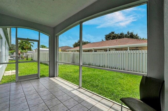 Building Photo - 10660 SW 20th Ct