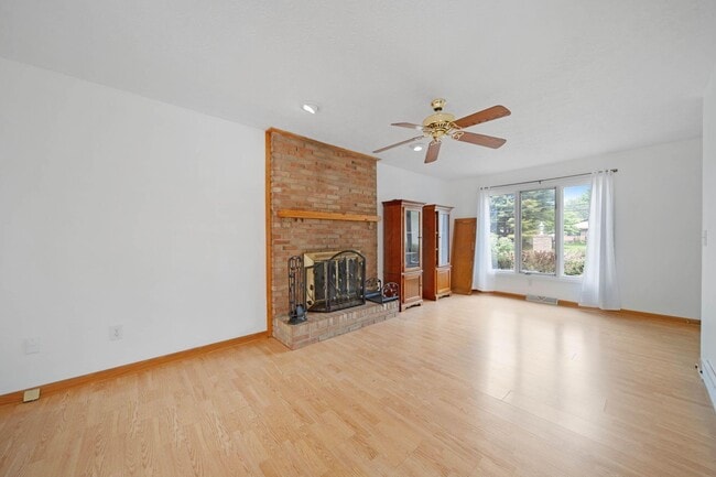 Building Photo - 921 Beechwood Rd