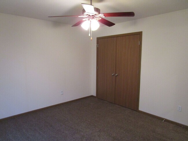 Building Photo - 501-503-503 Glenstone Dr