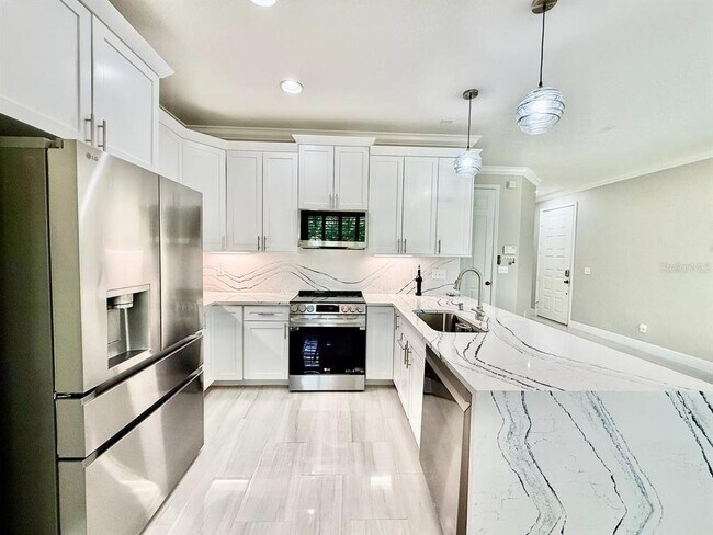 Building Photo - 505 S Tampania Ave