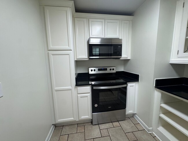 Building Photo - Ready Now! 4/2 Single Family Home in Arlington!