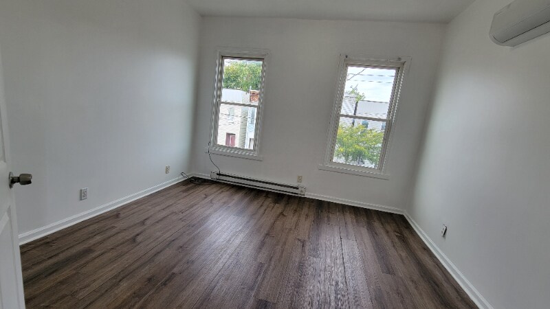 Building Photo - 146 Quail St