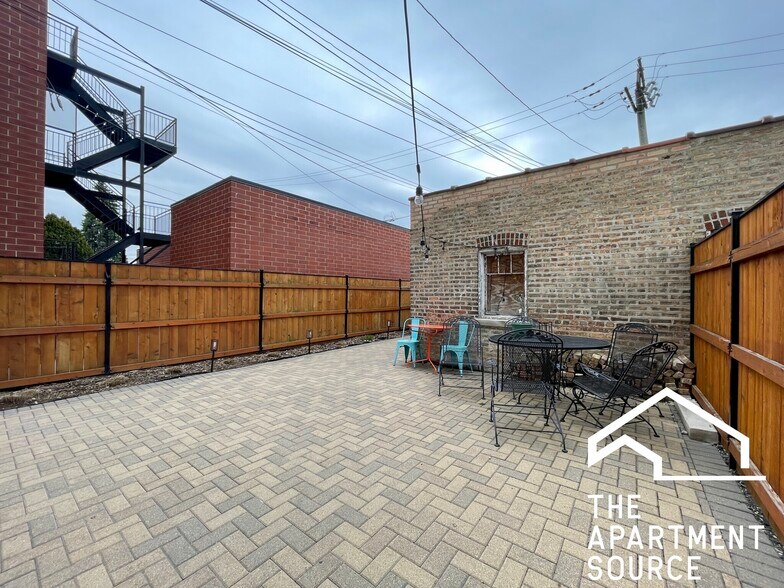 Building Photo - 3540 N Lowell Ave