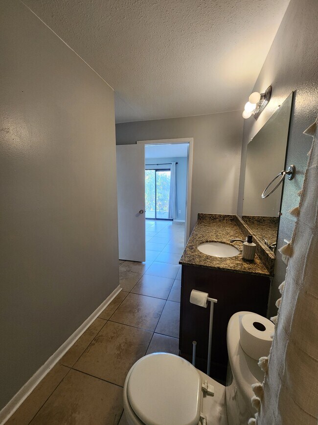 Building Photo - 455 Alt 19