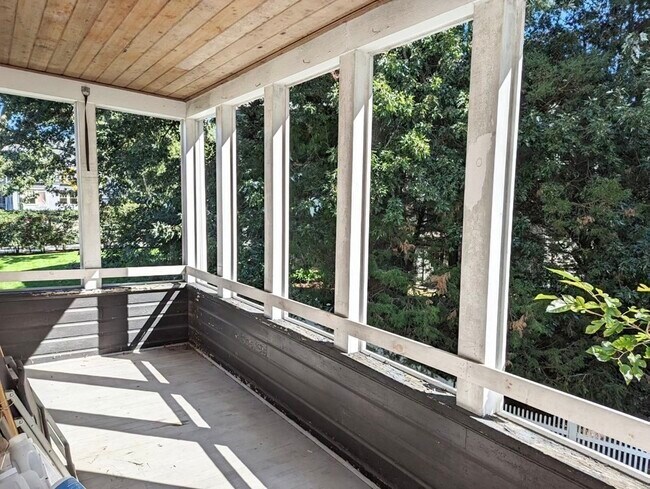 Building Photo - 100 Church St