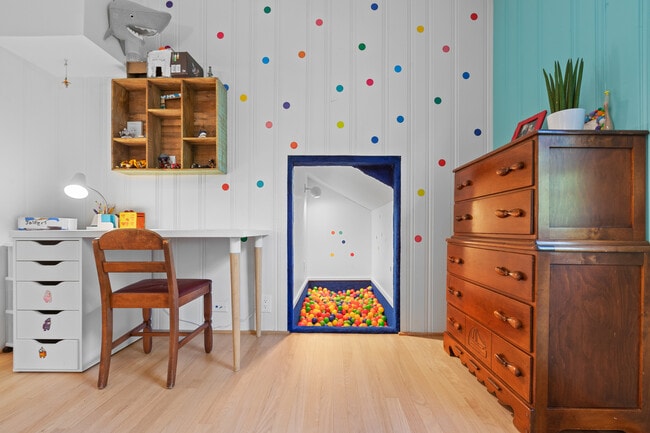 Building Photo - 9526 Lawndale Ave