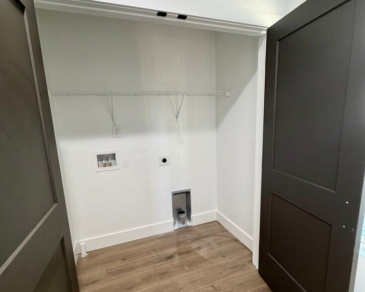 Building Photo - 3425 Garden Dr