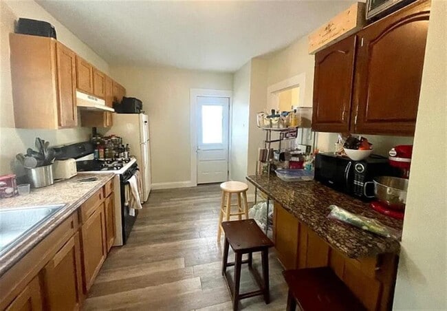 Building Photo - 123 Winthrop St