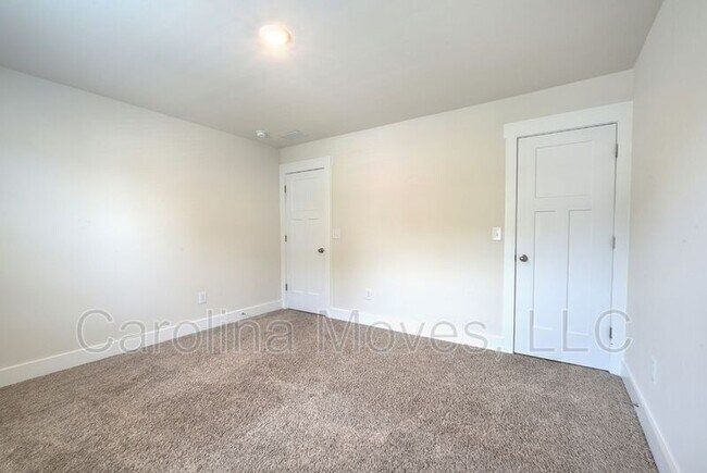 Building Photo - 208 Pewter Cir