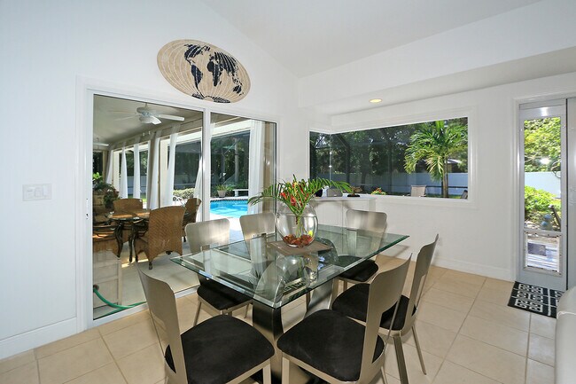 Building Photo - 469 Carica Rd