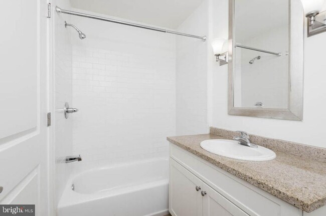 Building Photo - 125 N 4th St