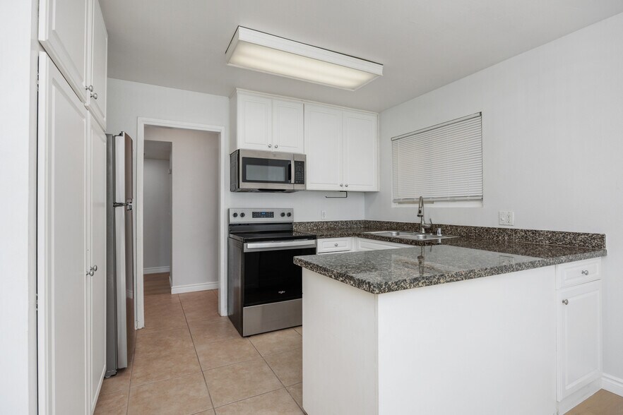 Building Photo - 17199 W Bernardo Dr