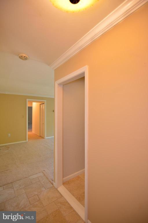 Building Photo - 9702 Kingsbridge Dr