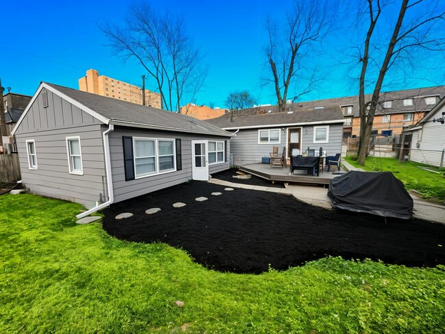 Building Photo - Tiehen Realty - Booth