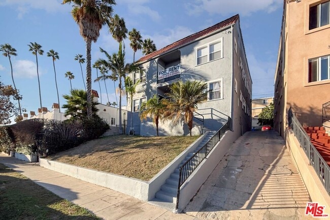 Building Photo - 3801 1/2 Mont Clair St