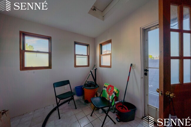 Building Photo - 15 Chelsea St