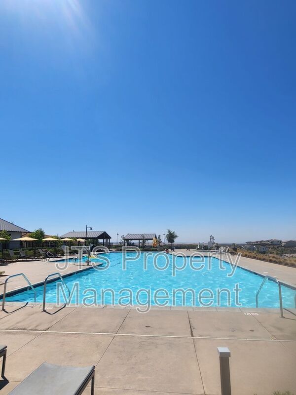 Building Photo - 3349 Hedgerow Ct