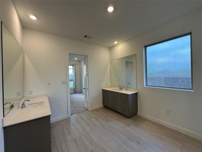 Building Photo - 4802 Avon Ridge Way