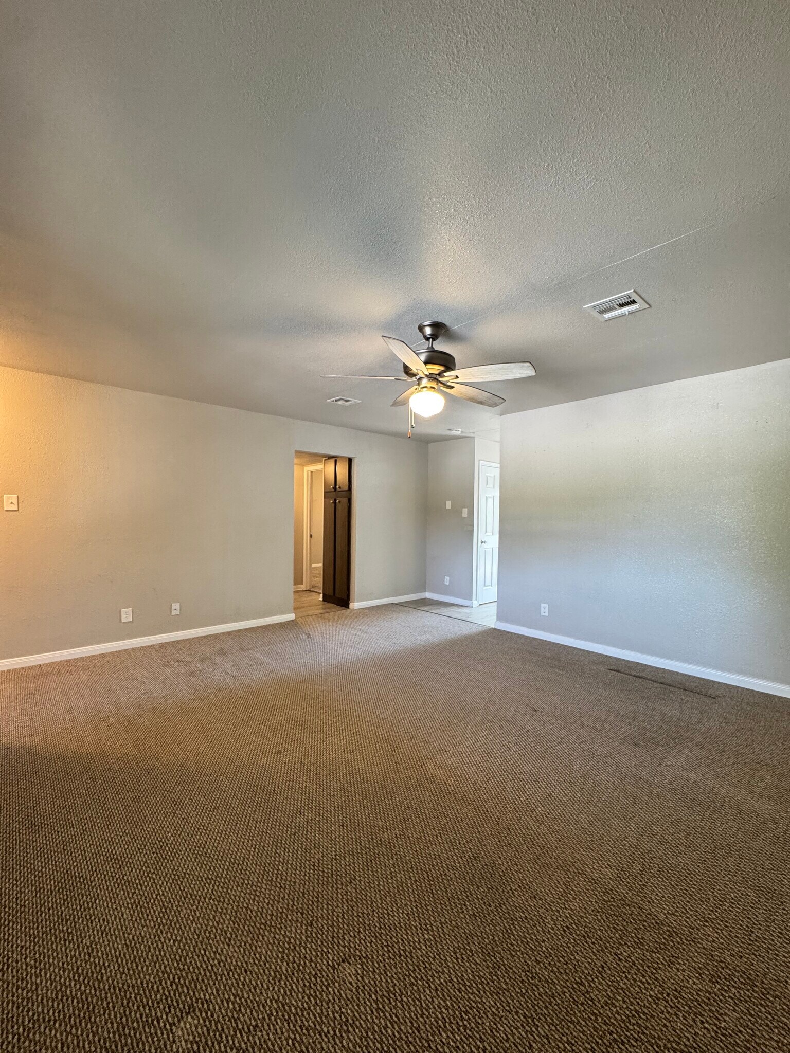 Living room - 211 W Cardinal Ln