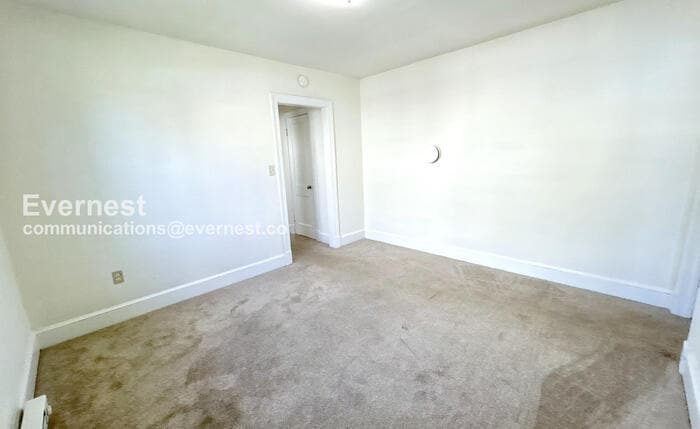 Building Photo - 5 Bancroft Ave