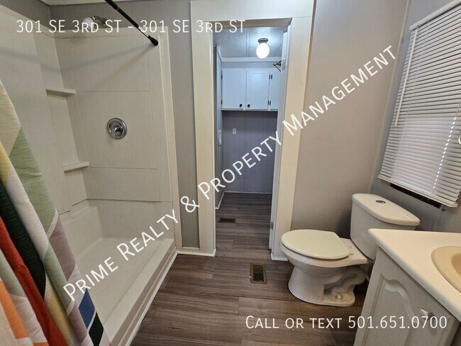 Building Photo - 301 SE 3rd St