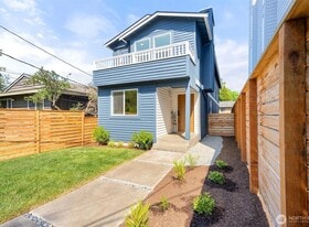 Building Photo - 9526 Interlake Ave N