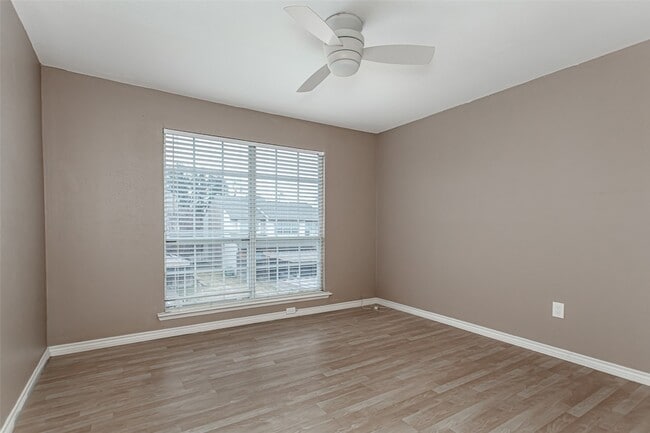 Building Photo - 13109 Burninglog Ln